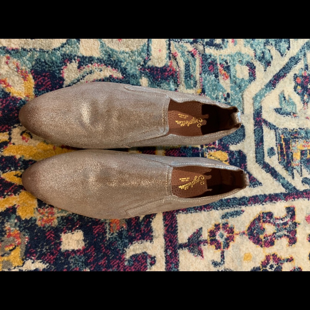 NWOT Seychelles slip ons